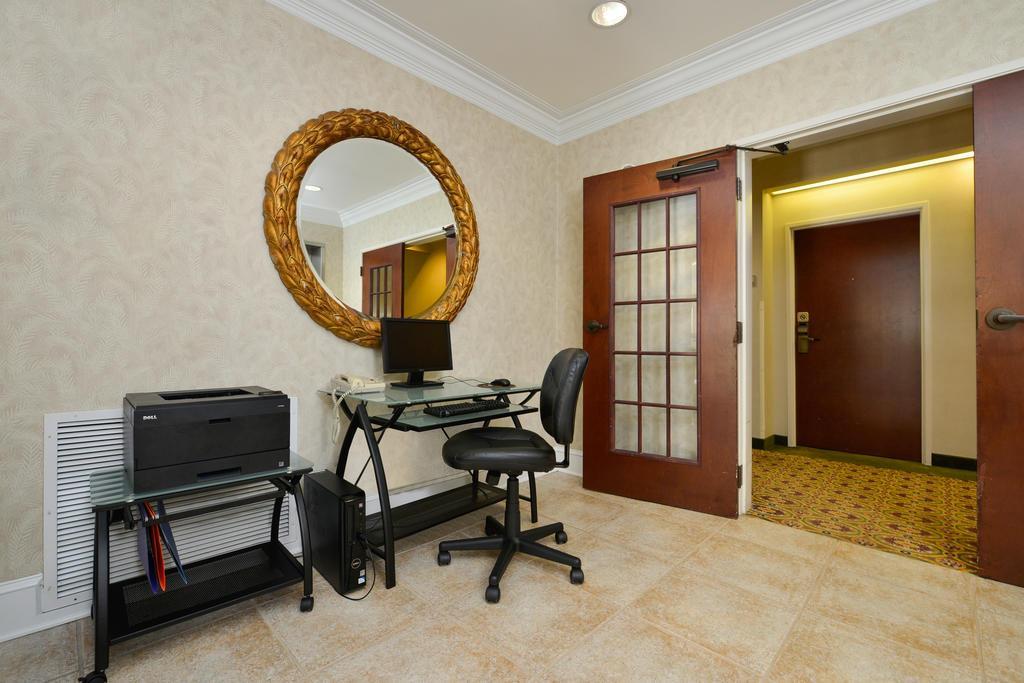 Comfort Suites Myrtle Beach Central Exterior foto