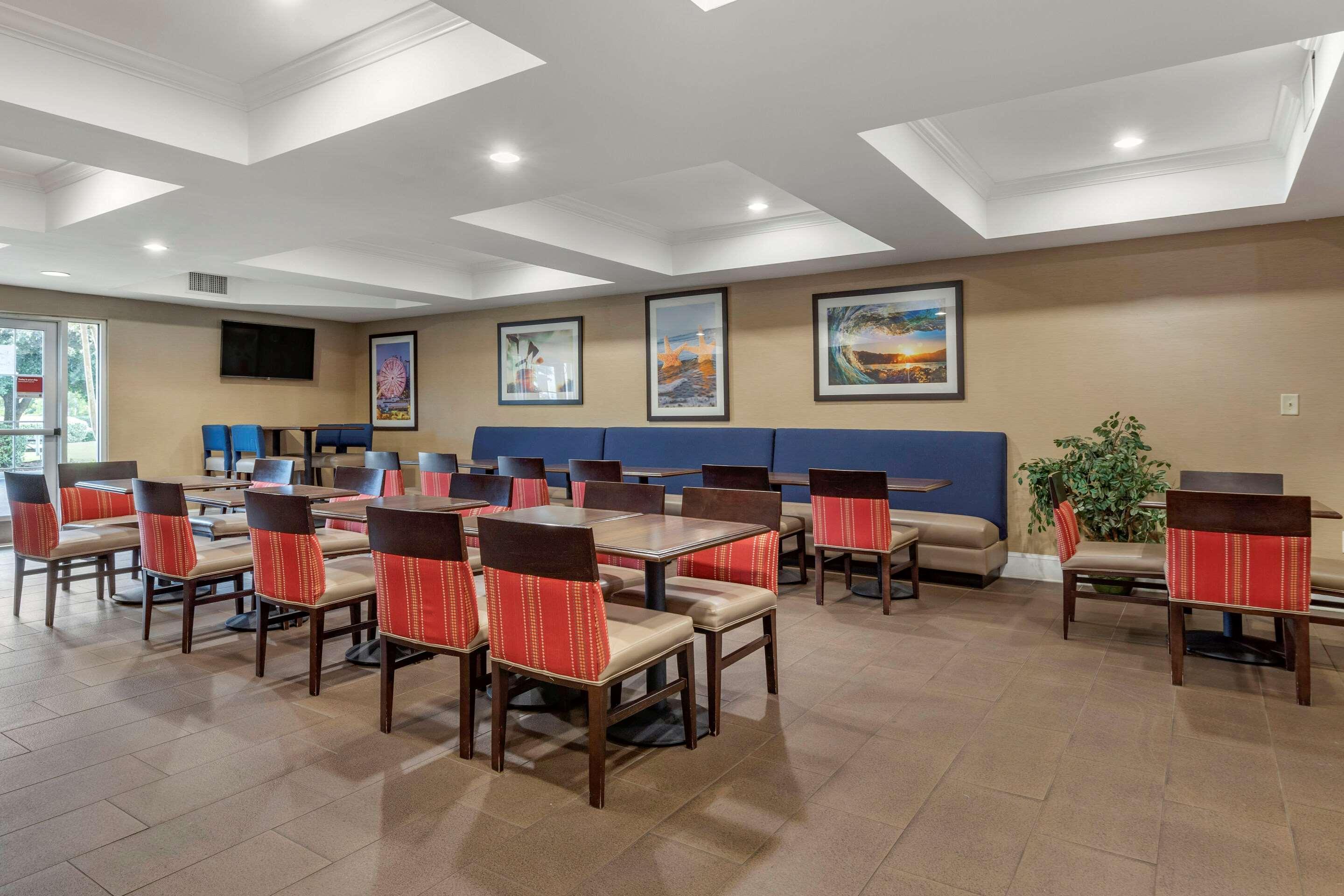 Comfort Suites Myrtle Beach Central Exterior foto